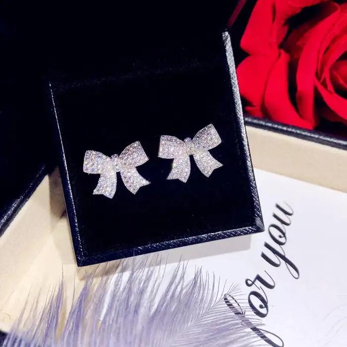 Boucles d'oreilles en argent sterling 925 serties de zirconium blanc en forme de fleur romantique pour femme occasions spéciales mariage engagement soirée festive