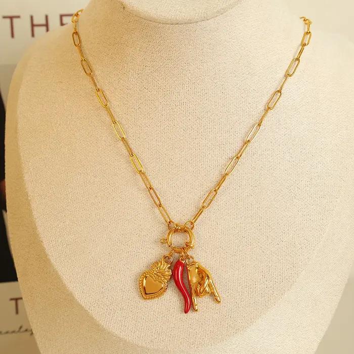Collier pendentif piment rouge vintage plaqué or