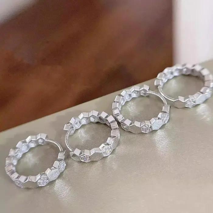 Boucles d'oreilles simples et luxueuses