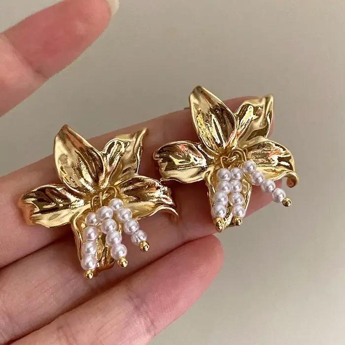 Boucles d'oreilles fleurs vintage dorées plaquées en argent pour femmes, bijoux tendance floraux, cadeau pour occasions spéciales