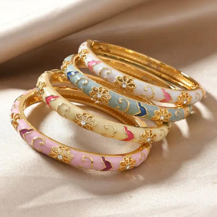 Bracelet Manchette de Luxe Style Ethnique Doré avec Fleurs Émaillées Multicolores et Zircons pour Femme Occasions Spéciales Bagues Colliers Boucles d'Oreilles Bijoux Bohèmes