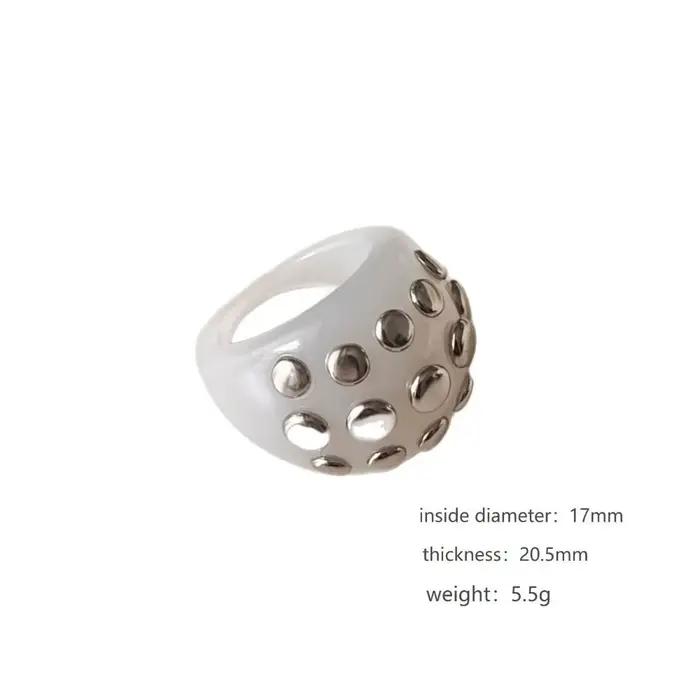 Nouvelle bague punk irrégulière à rivets, épaisse et géométrique, en résine lisse vintage, idéale pour les cadeaux