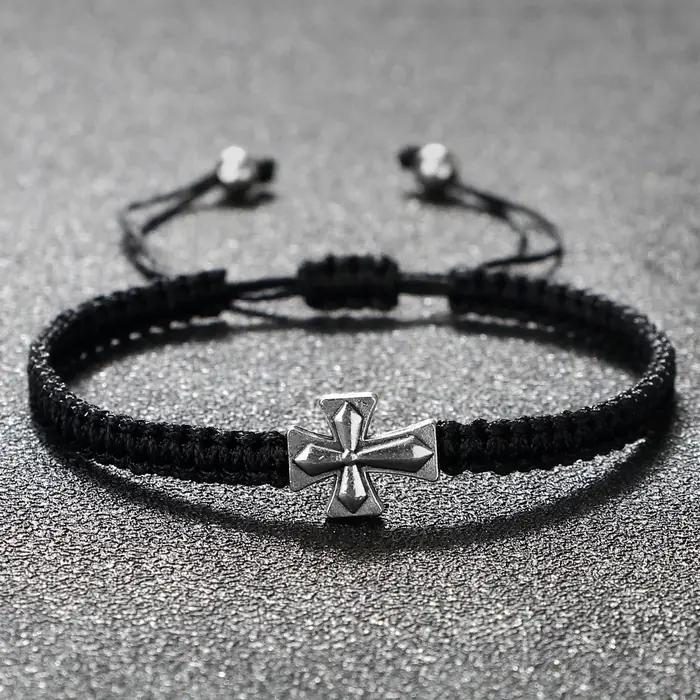 Pendentif croix doré argenté et bracelets ajustables en nylon multicolore pour homme et femme, bijou moderne et traditionnel à offrir pour couples occasions spéciales