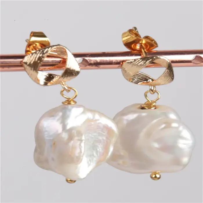 Boucles d'oreilles en perles baroques blanches naturelles faites à la main pour femmes occasions spéciales soirée mariage anniversaire cadeau élégant style classique