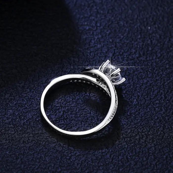 Bague de luxe en or blanc massif 18 carats
