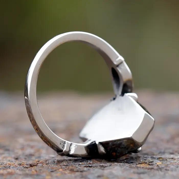 Bague cercueil fleur verre acier titane alliance mariage pour homme femme occasions spéciales style classique elegance subtile
