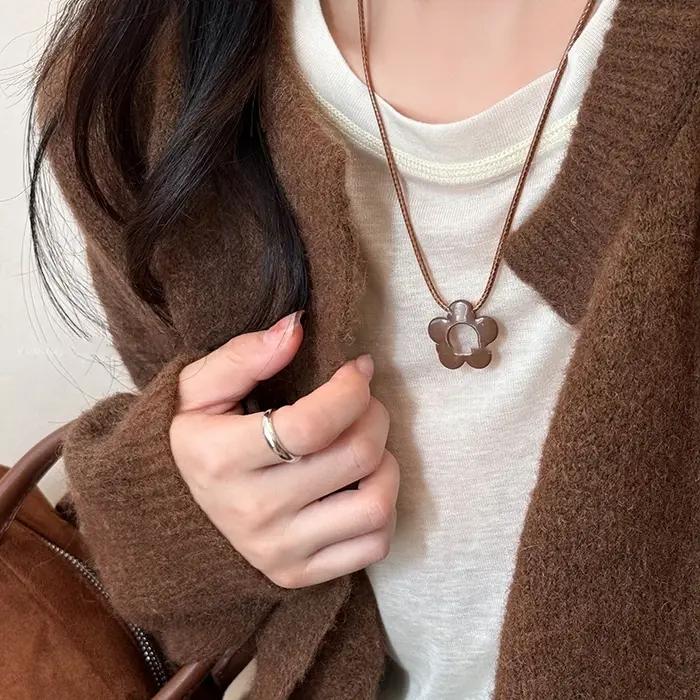 Collier pendentif fleur en résine pour femmes et filles