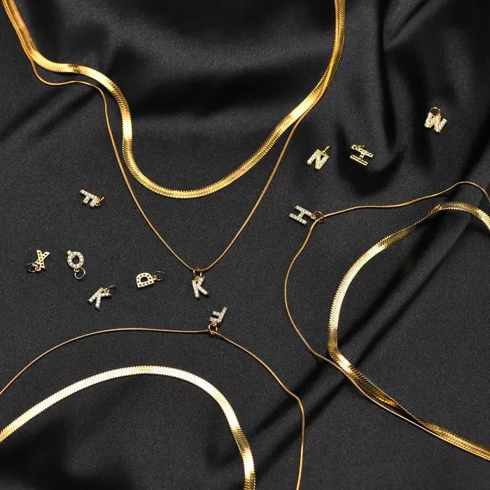Collier initial lettre A-Z en acier inoxydable chic pour femmes occasions spéciales partis ou quotidiennes