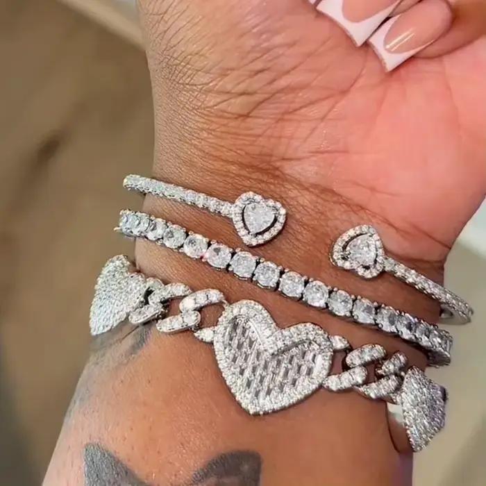 Bracelet en forme de cœur ouvert pour femmes avec zircone AAA plaqué platine fonction tracker de sommeil et d'humeur bijou de luxe occasions spéciales