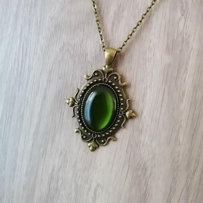 Collier ovale en opale verte avec motif Victoria néo-gothique pour femmes et hommes bijoux gothiques rétro occasions spéciales