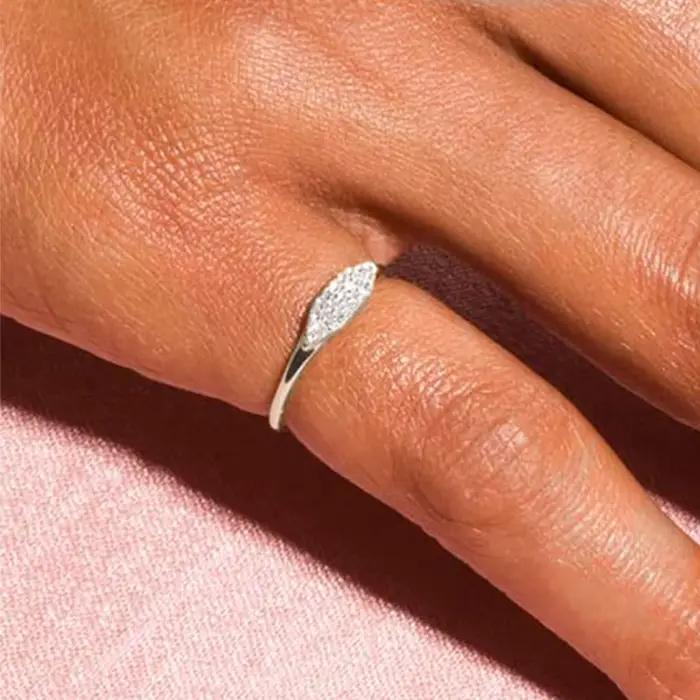 Bague à empiler délicate minimaliste pour femmes, accessoires de doigts en zircon cubique, cristal d