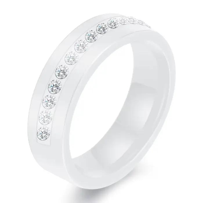 Bague de fiançailles en céramique noire et blanche avec une rangée de zircons australiens pour femmes
