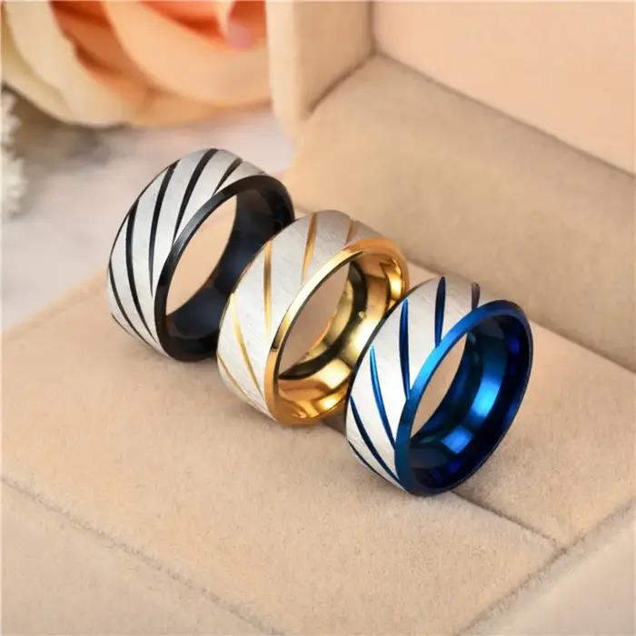 Bague en acier inoxydable avec gravure en sergé