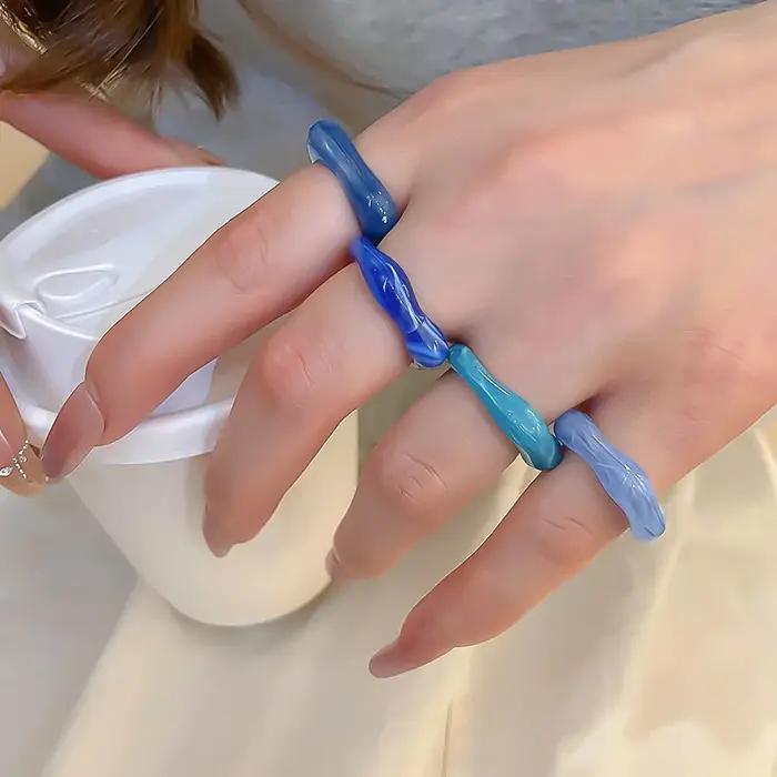 Ensemble de bagues rondes et irrégulières en résine acrylique colorée pour femmes