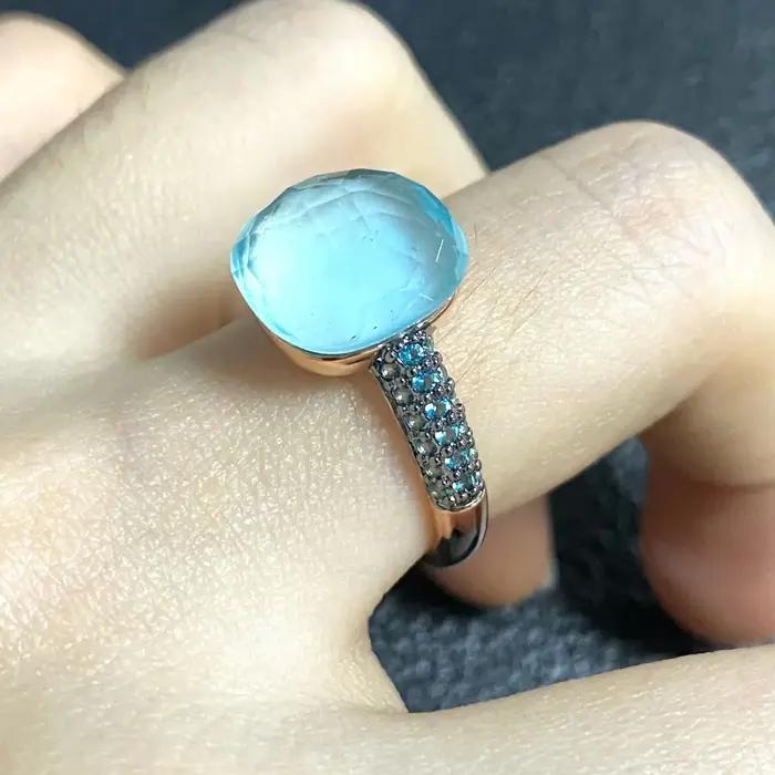 Bague en topaze bleue incrustée de zircon noir avec placage noir