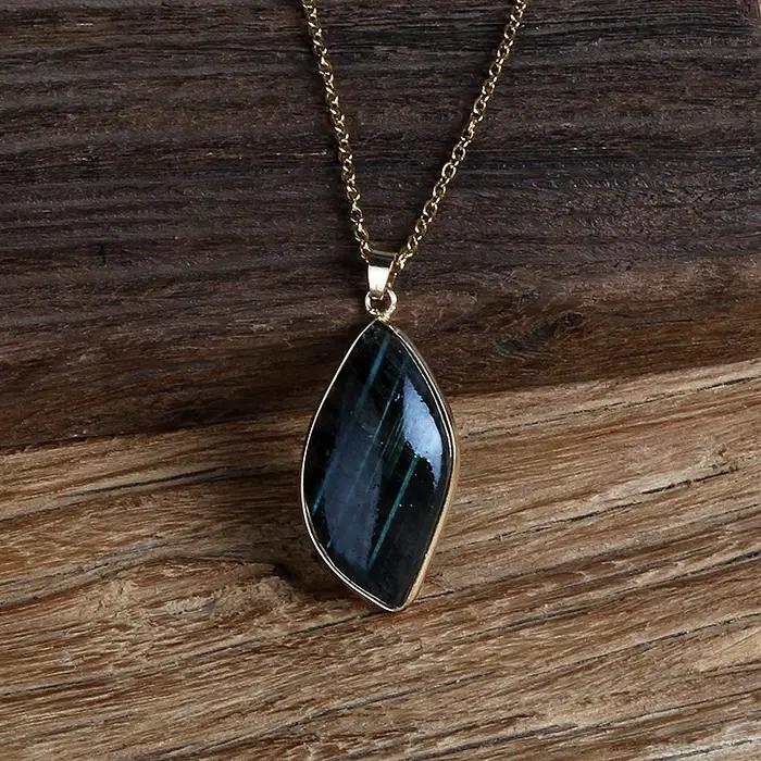 Collier en Labrumen Naturel de Forme Irrégulière