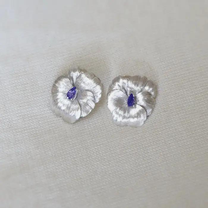 Boucles d'oreilles pour femmes avec pierres florales incrustées, design français unique, sensation d