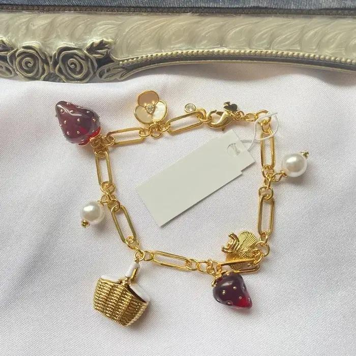 Bracelet de perles de fraises en résine rouge avec breloque abeille pour femmes occasions spéciales bijou romantique et mignon cadeau pastoral