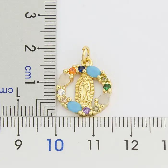 Collier vierge Marie en zircone cubique or jaune clair avec pendentif géométrique pour femmes occasions spéciales religieuses