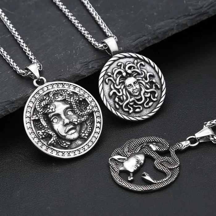 Collier gothique classique avec pendentif Medusa pour hommes et femmes