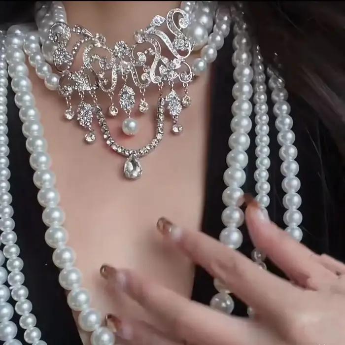 Collier long de perles multicouches élégant pour femmes occassions spéciales soirée cocktail romantique