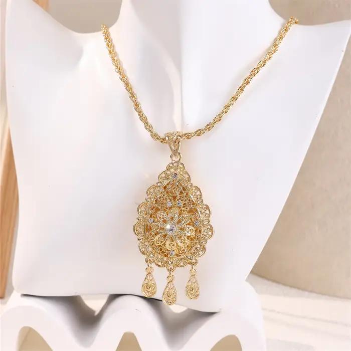 Collier de fleurs incrustées en forme de goutte d'eau pour femme