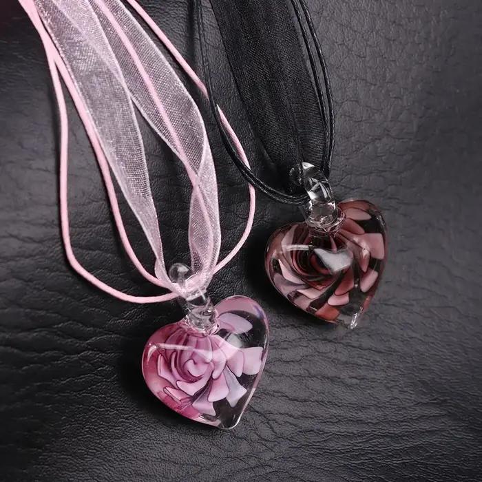 Collier Cadeau avec Ruban Incrusté, Pendentif Fleur, Pendentif Cœur en Verre