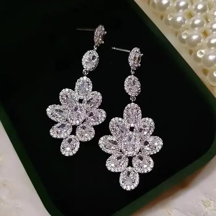 Boucles d'oreilles à fleurs éblouissantes pour femmes