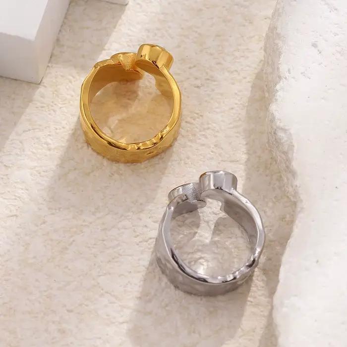 Bague pour femme Glossisland à motif martelé en acier inoxydable plaqué or 18 carats avec zircon, cadeau de bijoux
