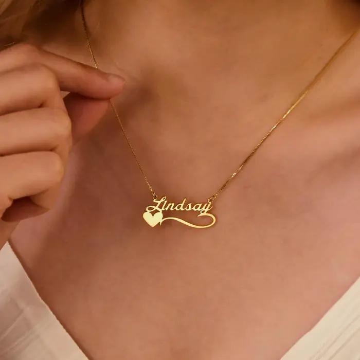 Collier de nom personnalisé avec coeur gravé collier de coeur collier de nom de coeur collier de coeur personnalisé cadeau de fête des mères