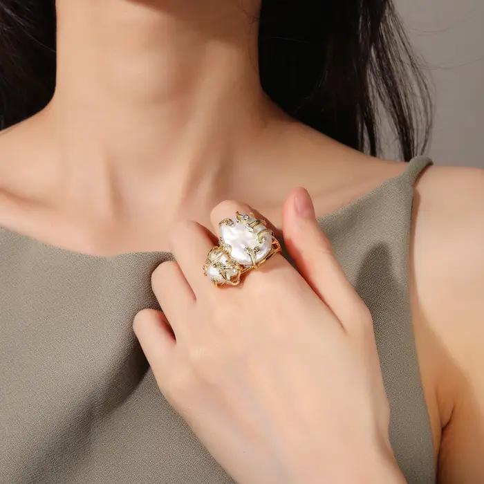 Bague en perles d'eau douce naturelles plaquées or 18 carats élégante pour femmes bijoux de fête pour occasions spéciales tendance et intemporelle