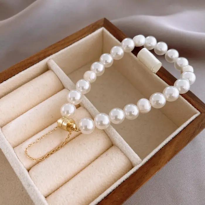 Bracelet élégant en fausses perles pour femmes
