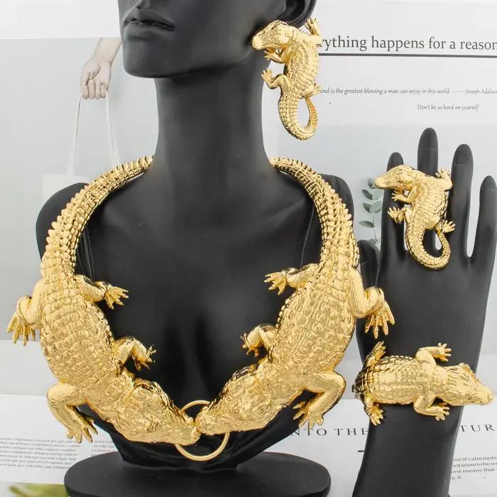 Grand ensemble de bijoux africains en crocodile pour femme