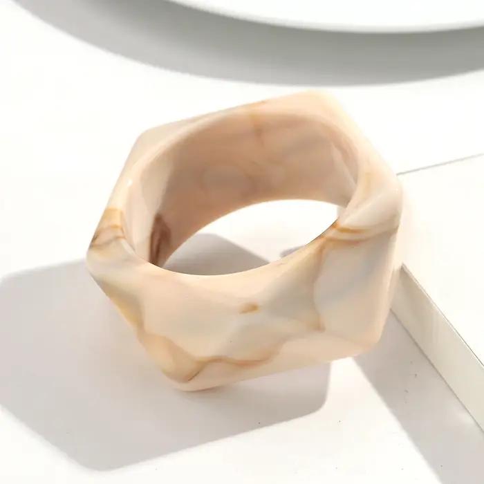 Bracelet tendance en résine épaisse à facettes géométriques irrégulières pour femmes, bracelet large