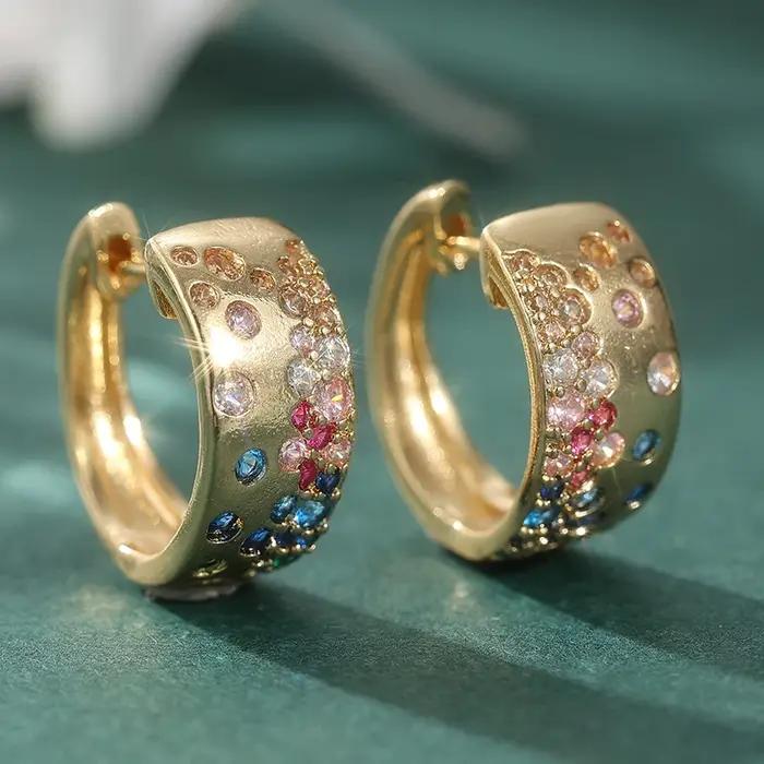 Boucles d'oreilles créoles dorées à la mode et luxueuses pour femmes