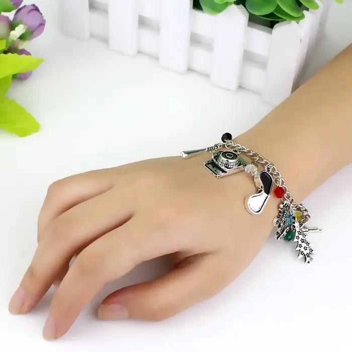 Bracelets Anime Stranger pendentifs émail fait main bracelets dessin animé accessoires bijoux femme cosplay occasions spéciales