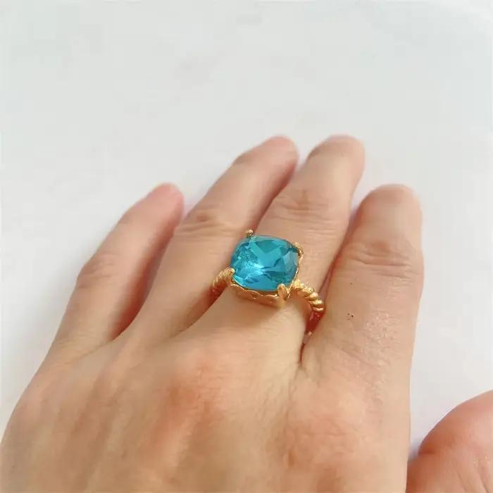 Bague bleue princesse scintillante en Zircon