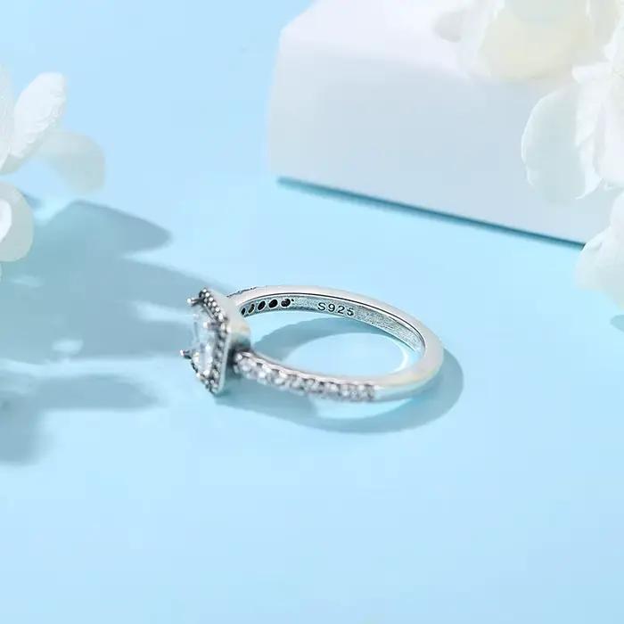 Bague en Argent Sterling 925 Sertie de Zirconium Blanc Élégante Pour Femme Occasions Spéciales