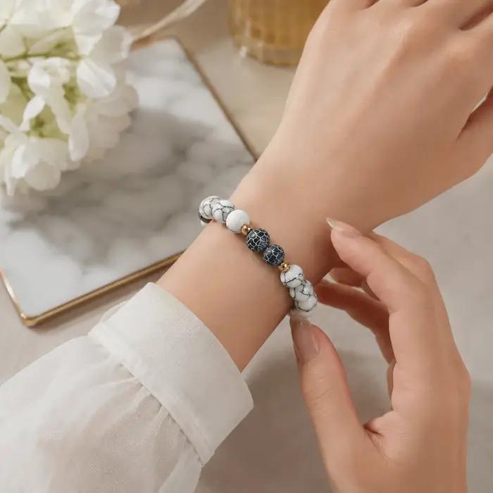 Bracelet extensible de style bohème de 8 mm avec perles blanches - Conception confortable et élastique