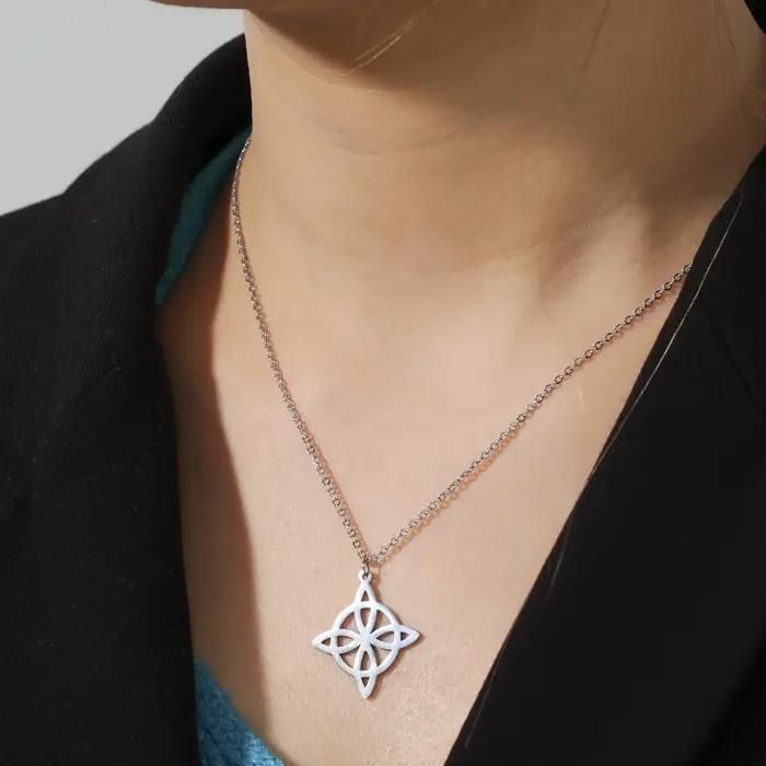 Colliers avec nœud de sorcière en acier inoxydable