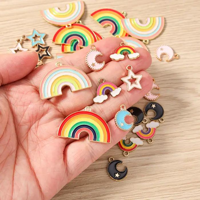 10 Breloques Émail Colorées Mignonnes Arc-en-ciel Lune Étoile pour la Fabrication de Boucles d'Oreilles