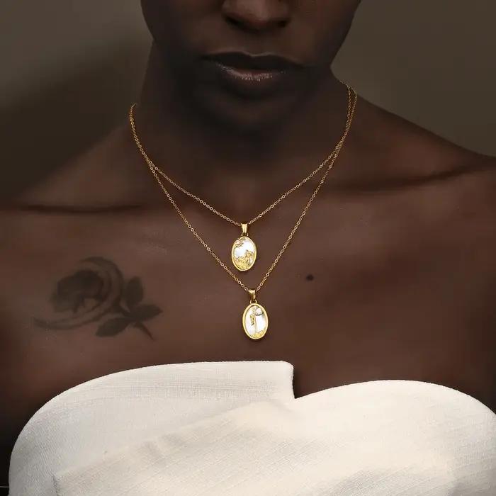 E.B.belle – collier avec pendentif Constellation en acier inoxydable