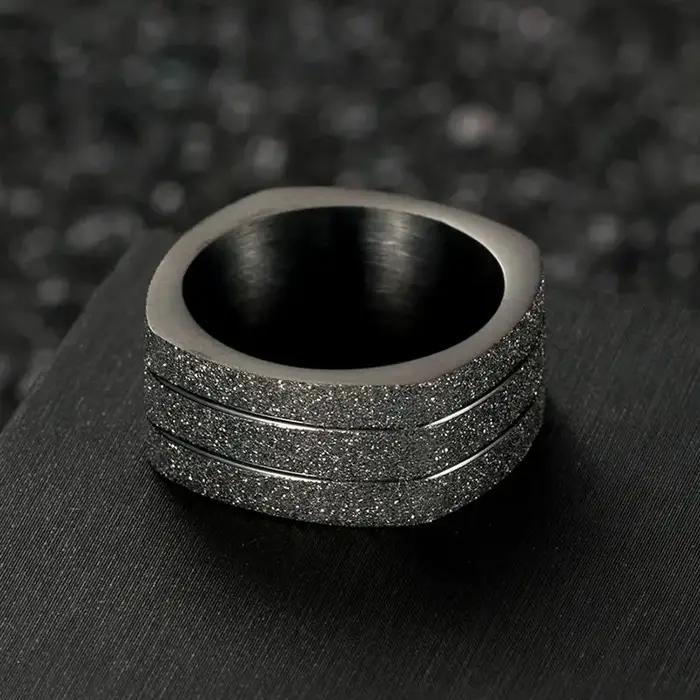 Bague conviviale rée plaquée or 24 carats pour homme