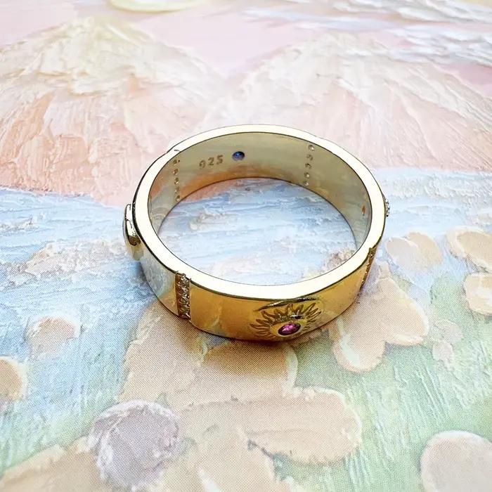Bague en or avec divers Motifs cosmiques