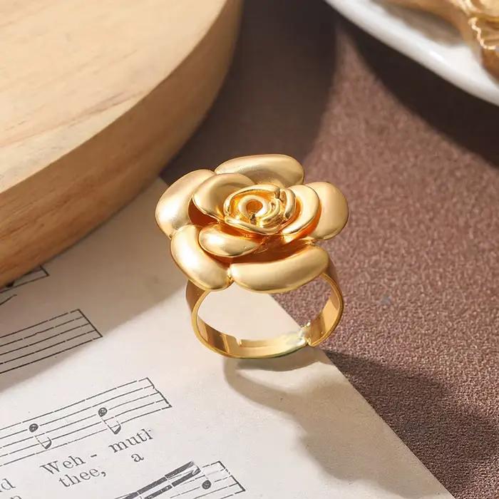 Bague Fleur Rose Dorée Bijou Elégant Motif Floral Pour Femme Occasions Spéciales Mariage Fiançailles Fête Noël
