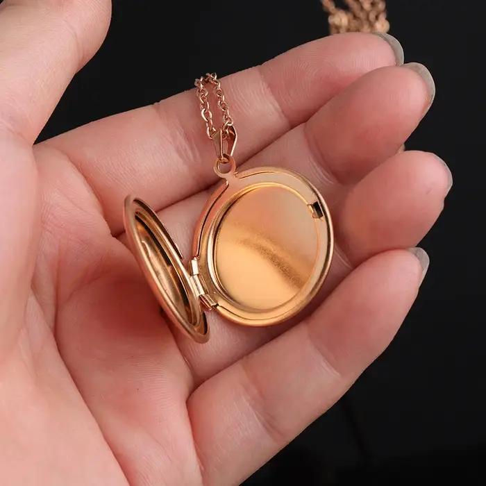 Collier avec pendentif médaillon ouvrable pour femmes