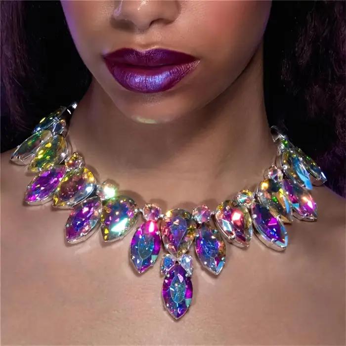 Grand collier en strass exagéré romantique pour femmes occasions spéciales soirée mariage anniversaire