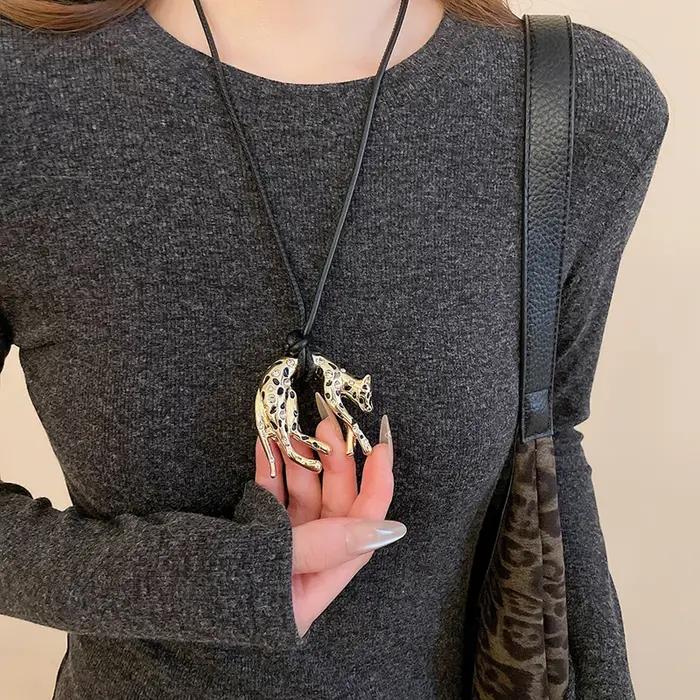 Pendentif léopard rétro pour femmes et hommes multicolore en métal, conception unique et audacieuse pour toutes les occasions spéciales