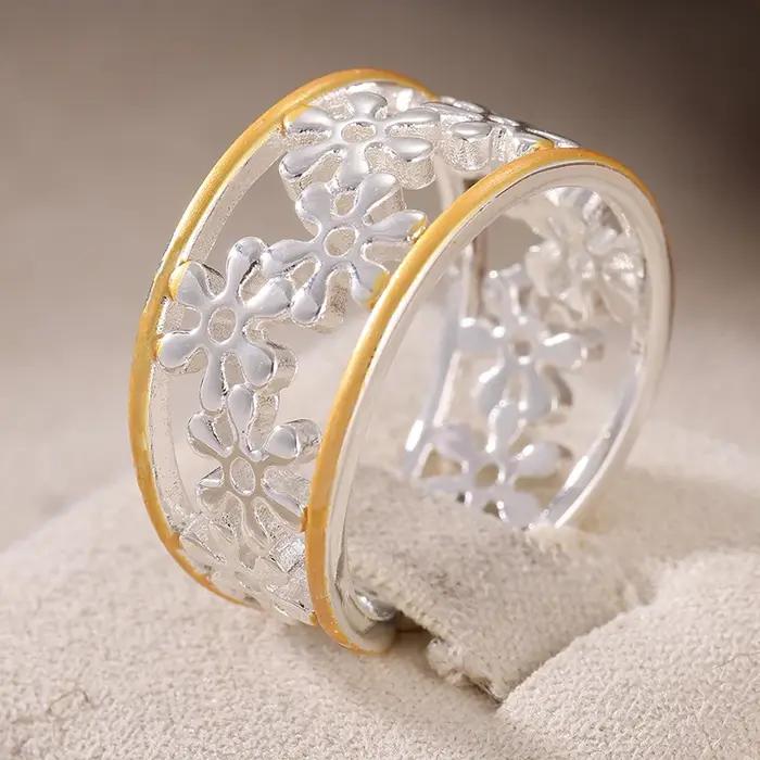 Bague ethnique pour femme sculptée à la main avec motif floral