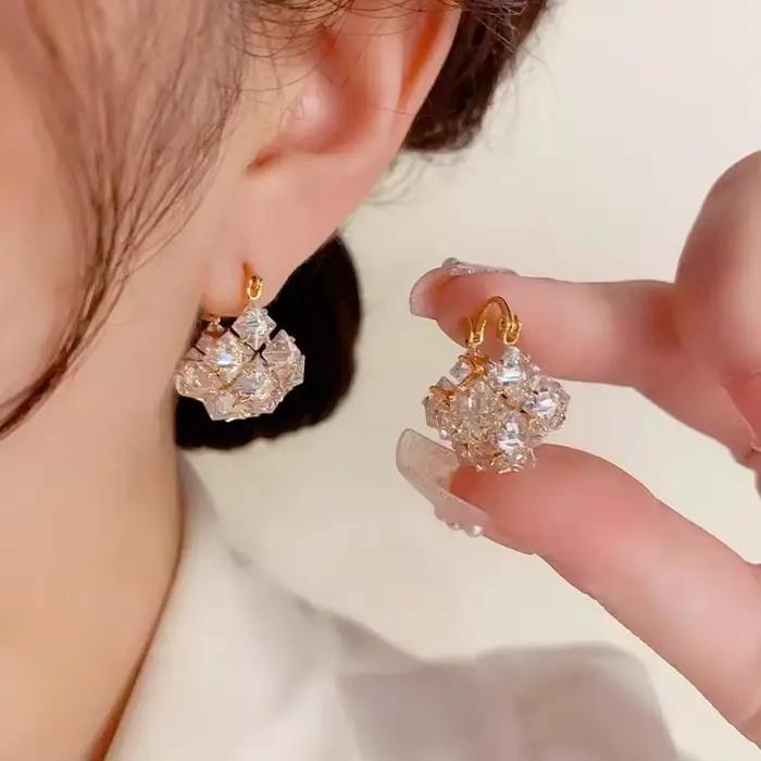 Boucles d'oreilles en forme de panier en métal creux incrusté pour femmes et filles, accessoire d'oreille exquis, bijoux luxueux et brillants, contre-indiqué, 2024